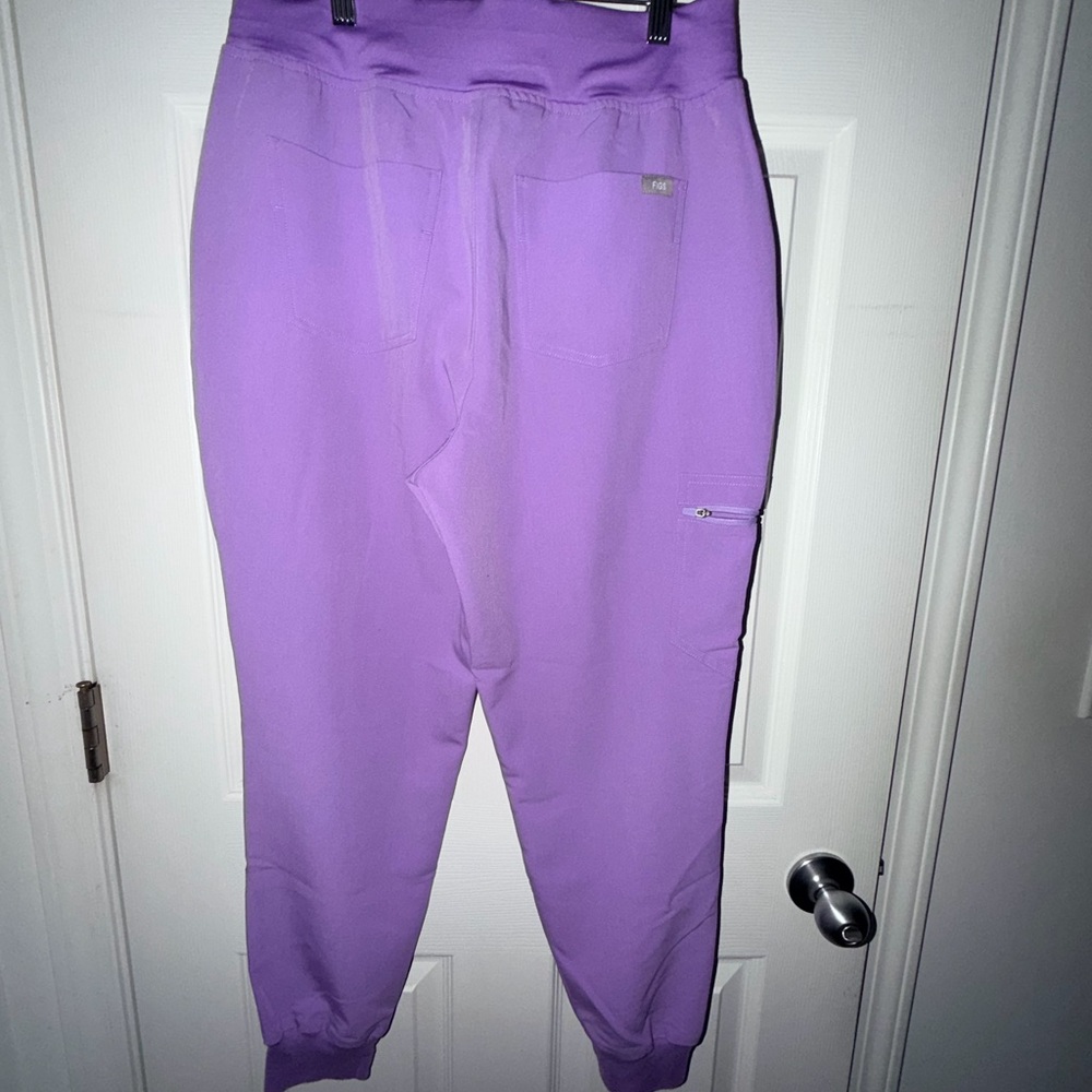 Women's Figs High Waisted Zamora Jogger Scrub Pants in Liliac Dawn - Picture 2 of 3